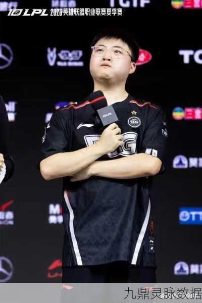绝地求生刺激战场,UZI乌兹速射王者,近战制霸全攻略
