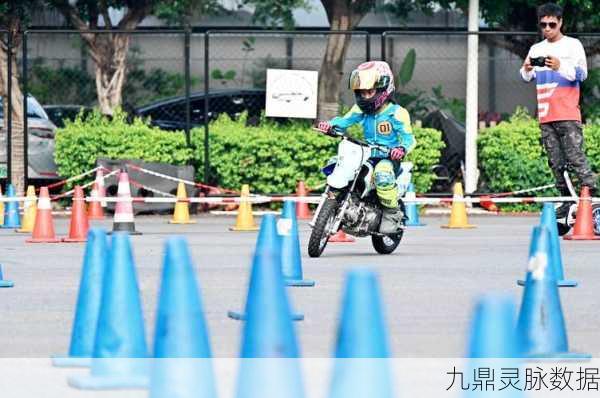 摩托车竞速大师BikeMaster，热血挑战，驰骋赛道新体验